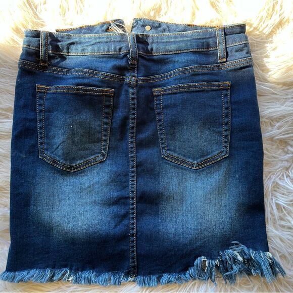Fashion Nova💫 Denim Skirt Medium Wash 💫XL - Picture 5 of 5